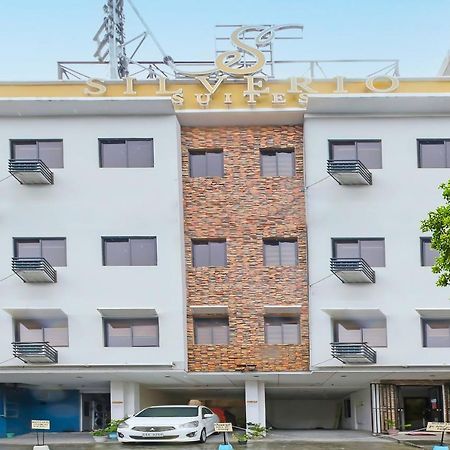 Oyo 896 Silverio Suites Манила Экстерьер фото