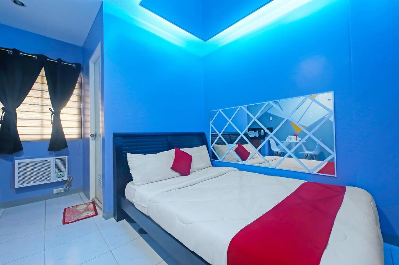 Oyo 896 Silverio Suites Манила Экстерьер фото
